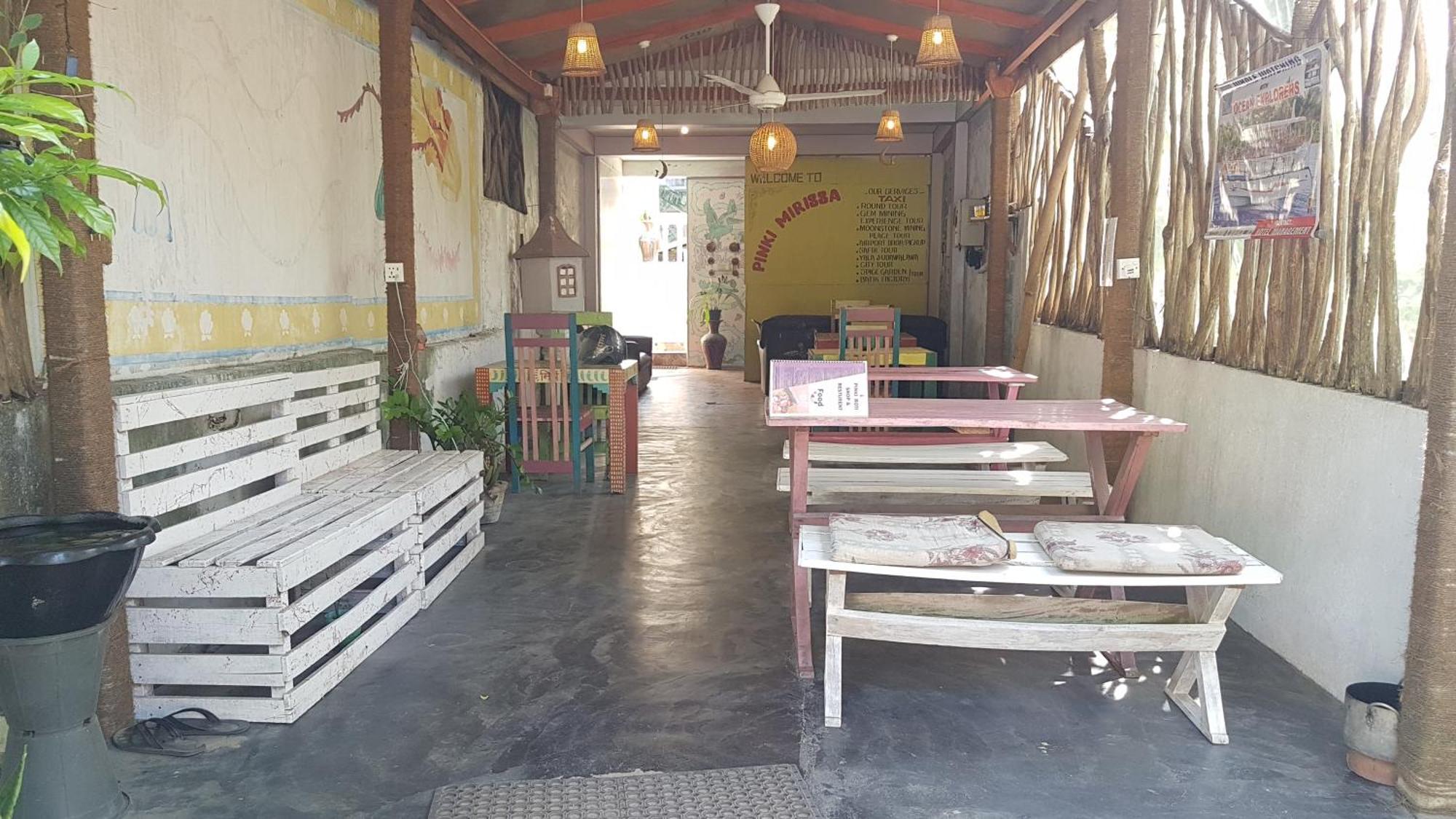 Pinki Nest Hotel Mirissa Kültér fotó